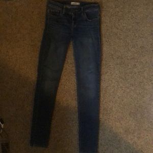 Selling size 3 Regular skinny Hollister Jeans.